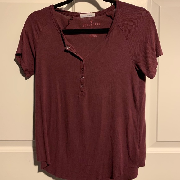 Burgundy t-shirt from American Eagle - Picture 1 of 1